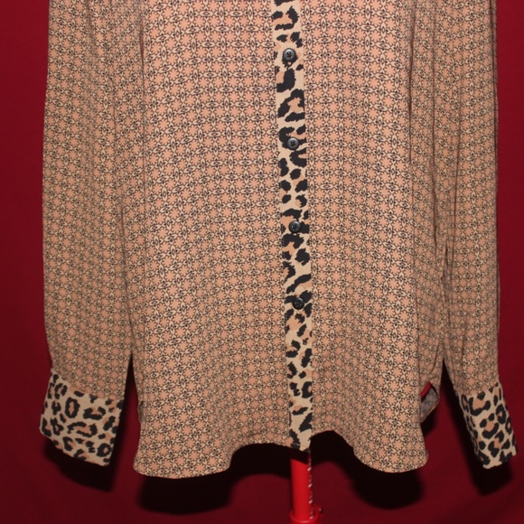 Button-Down Geometric Print Blouse with Cheetah Detailing - Picture 3 of 9